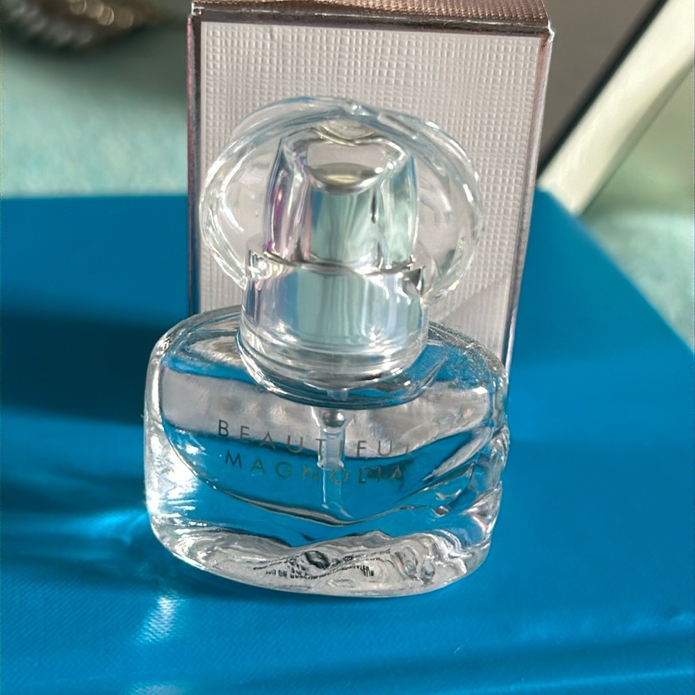 Beautiful Magnolia by Estée Lauder mini